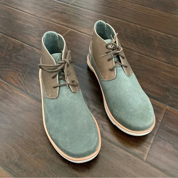 New without box Olukai mens unique color combination leather boots size 10.5